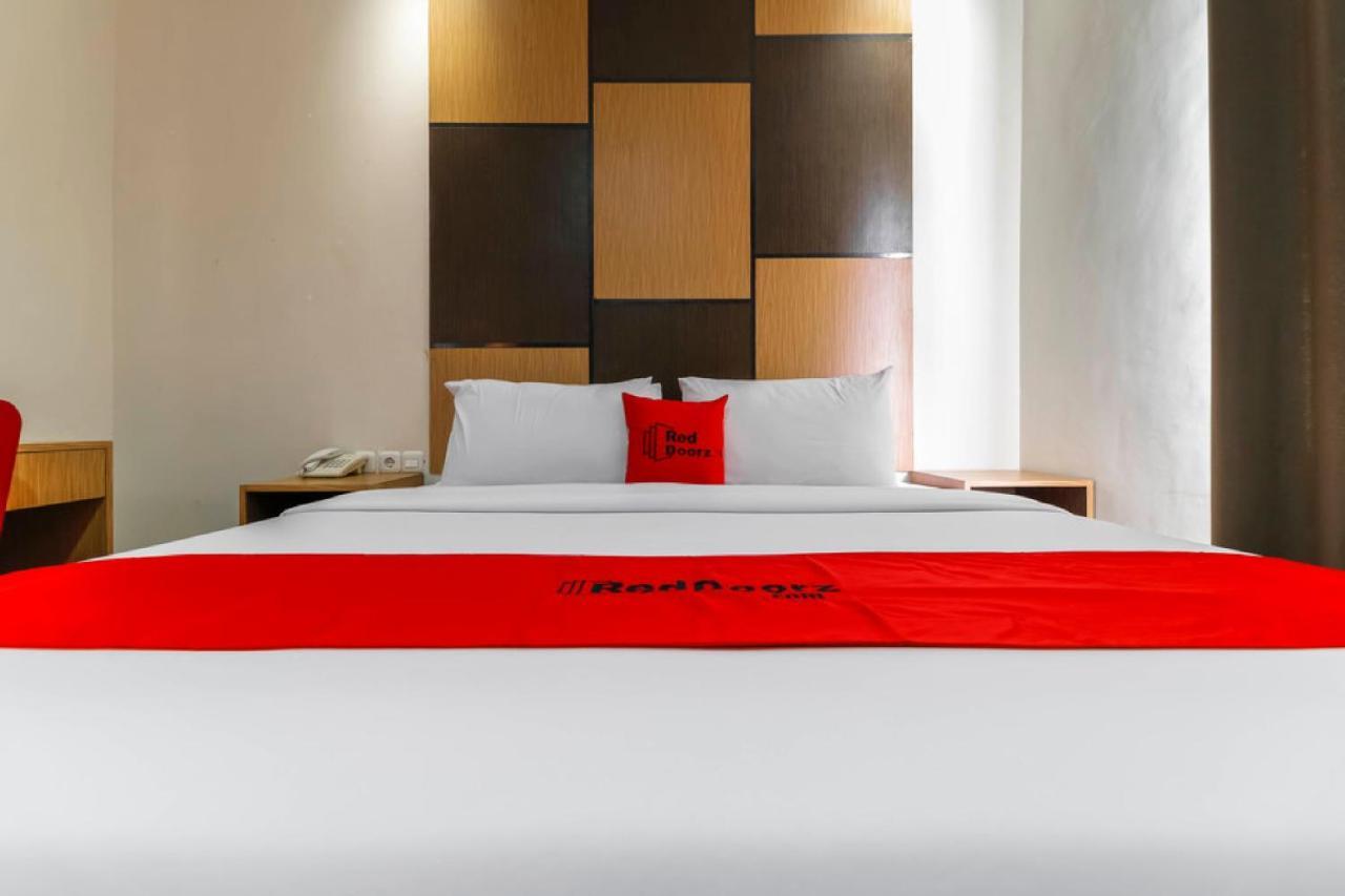 Reddoorz Plus Near Pantai Losari Makassar Buitenkant foto
