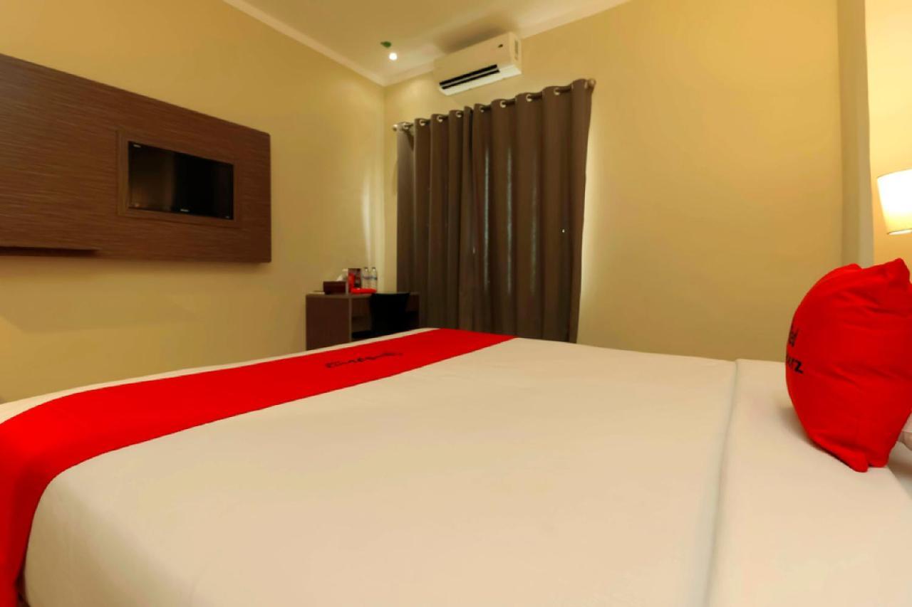 Reddoorz Plus Near Pantai Losari Makassar Buitenkant foto